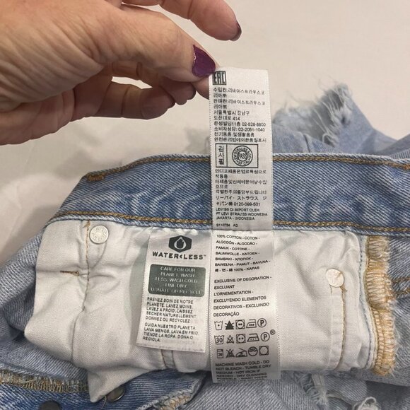 Levi’s 501 High Rise Distressed Cutoff Denim Shorts Light Wash Raw Hem W33 - Picture 9 of 12